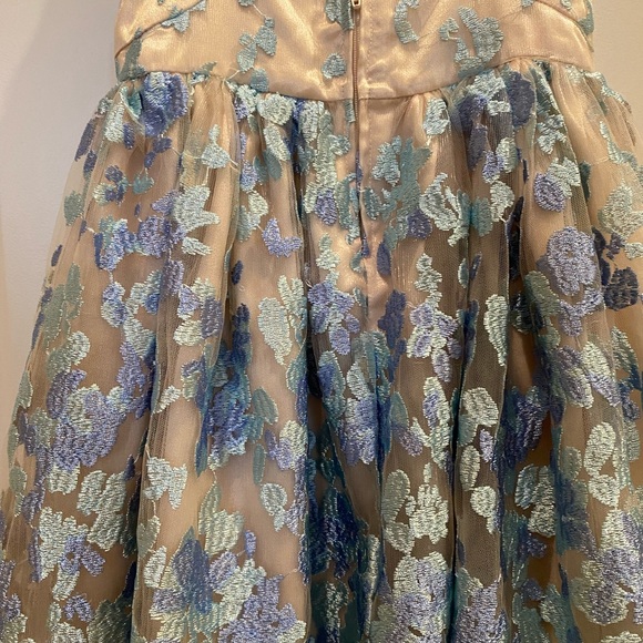 Dress - Picture 3 of 9